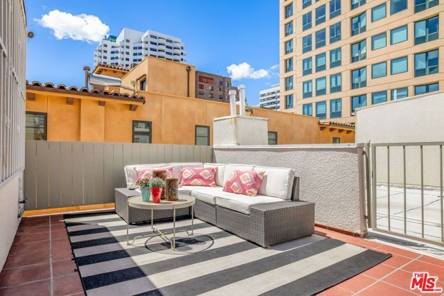 10511 Ashton Avenue 305, Los Angeles, CA 90024