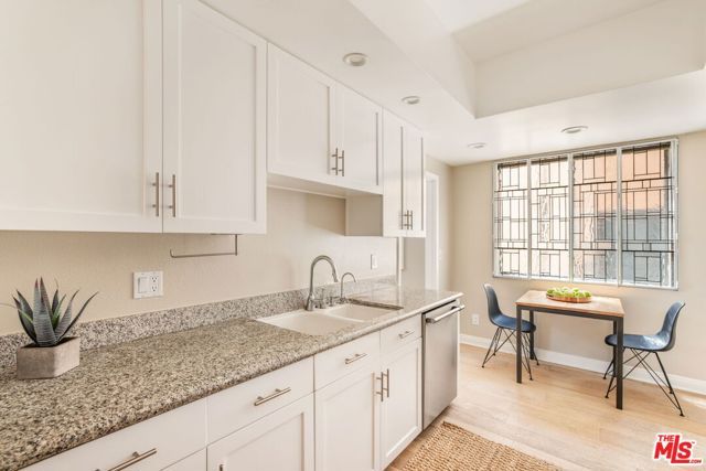 10511 Ashton Avenue 305, Los Angeles, CA 90024