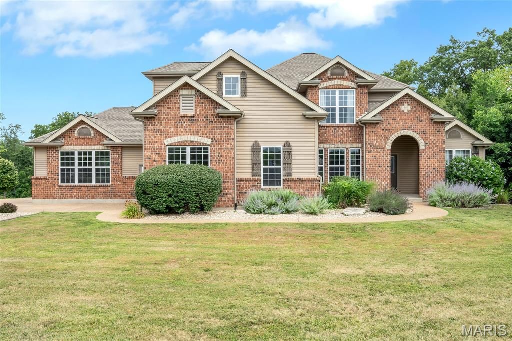 1 Cedar Lake Court, Troy, MO 63379