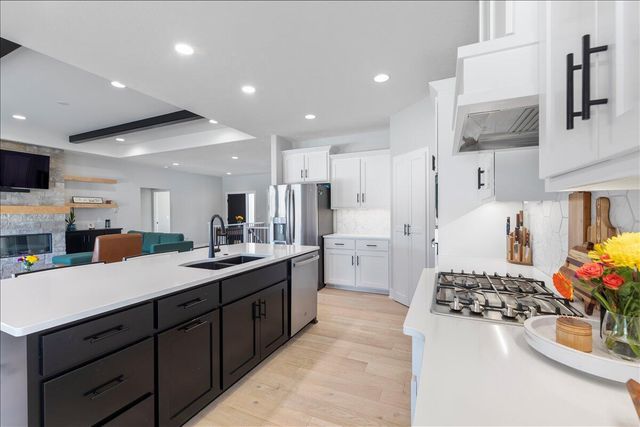 6518 S 208 Avenue, Elkhorn, NE 68022