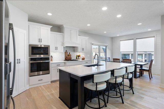 6518 S 208 Avenue, Elkhorn, NE 68022