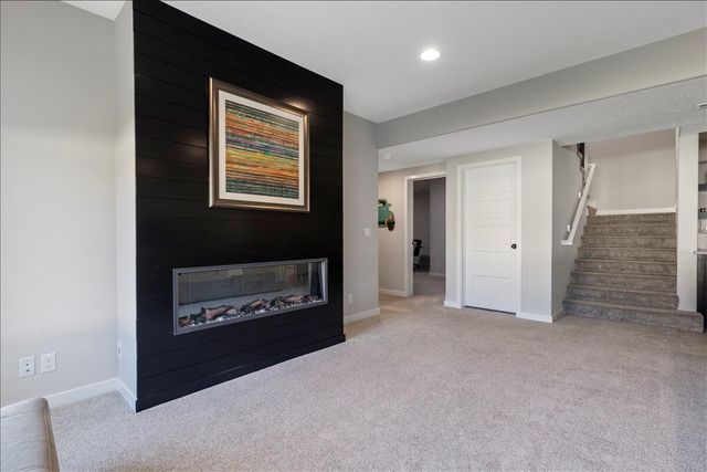 6518 S 208 Avenue, Elkhorn, NE 68022
