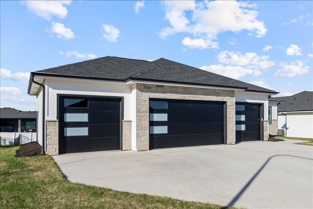 6518 S 208 Avenue, Elkhorn, NE 68022