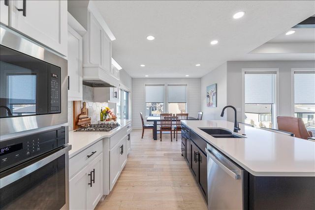 6518 S 208 Avenue, Elkhorn, NE 68022