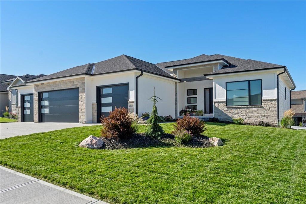 6518 S 208 Avenue, Elkhorn, NE 68022