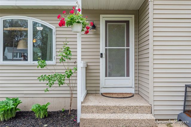 1780 Woodrun Drive, Lowell, MI 49331