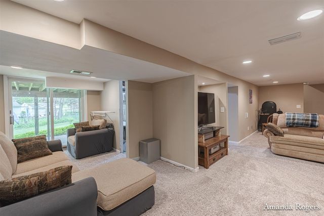 1780 Woodrun Drive, Lowell, MI 49331
