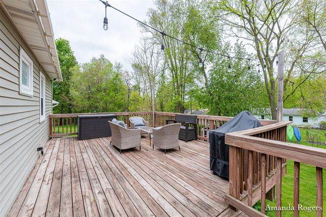 1780 Woodrun Drive, Lowell, MI 49331