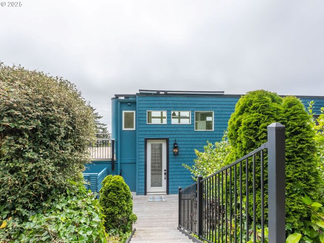 315 Ne VISTA TERRACE Ave, Depoe Bay, OR 97341