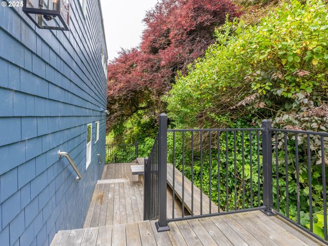 315 Ne VISTA TERRACE Ave, Depoe Bay, OR 97341