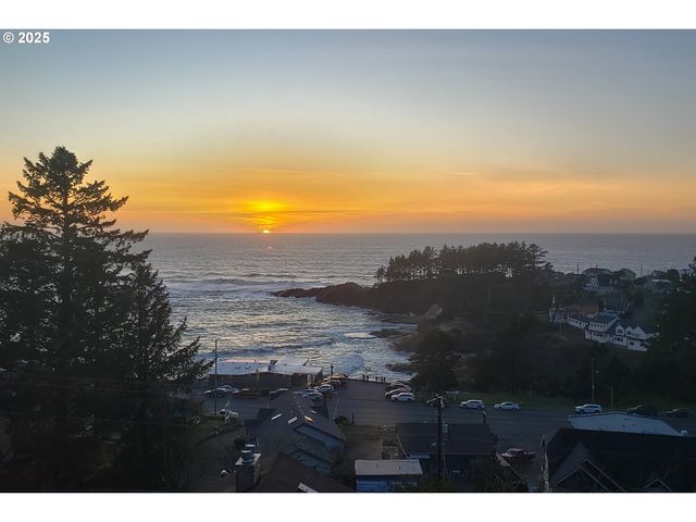 315 Ne VISTA TERRACE Ave, Depoe Bay, OR 97341