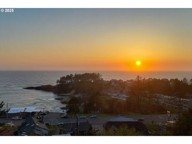 315 Ne VISTA TERRACE Ave, Depoe Bay, OR 97341