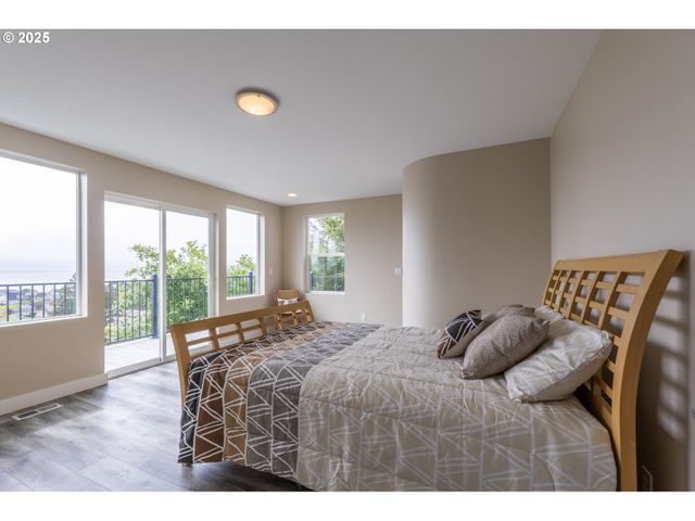 315 Ne VISTA TERRACE Ave, Depoe Bay, OR 97341