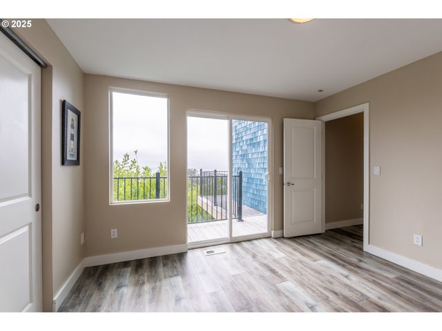 315 Ne VISTA TERRACE Ave, Depoe Bay, OR 97341