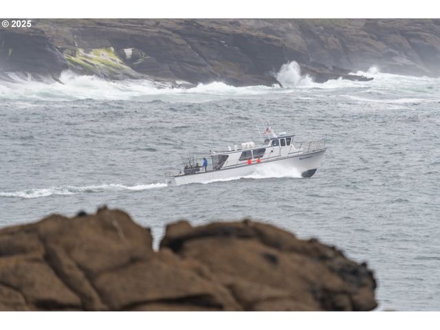 315 Ne VISTA TERRACE Ave, Depoe Bay, OR 97341