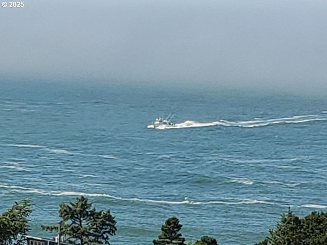 315 Ne VISTA TERRACE Ave, Depoe Bay, OR 97341