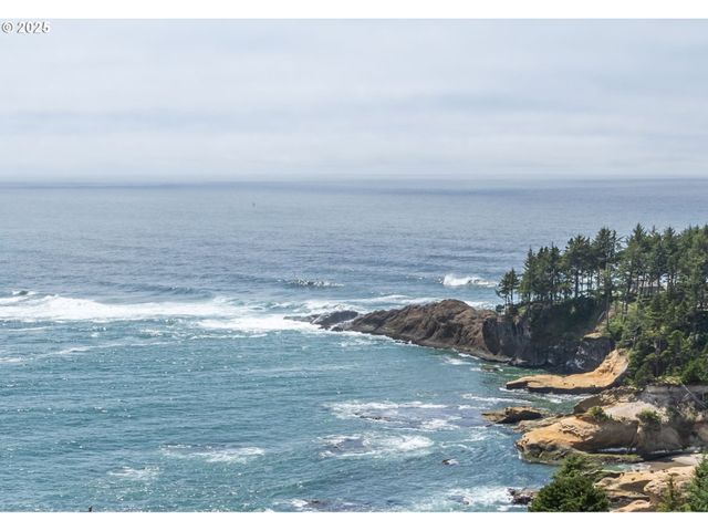 315 Ne VISTA TERRACE Ave, Depoe Bay, OR 97341