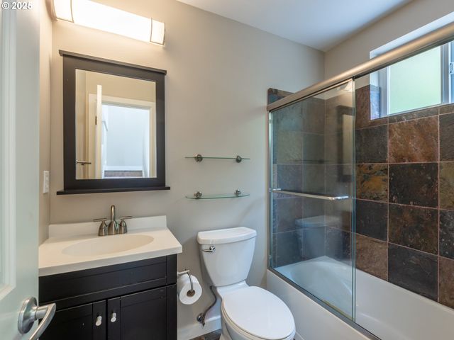 315 Ne VISTA TERRACE Ave, Depoe Bay, OR 97341