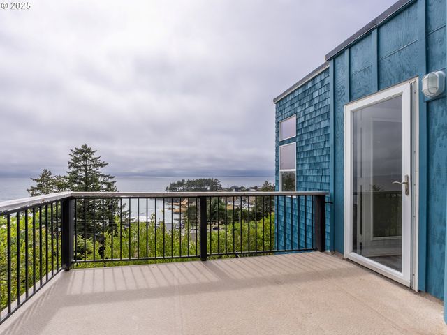 315 Ne VISTA TERRACE Ave, Depoe Bay, OR 97341