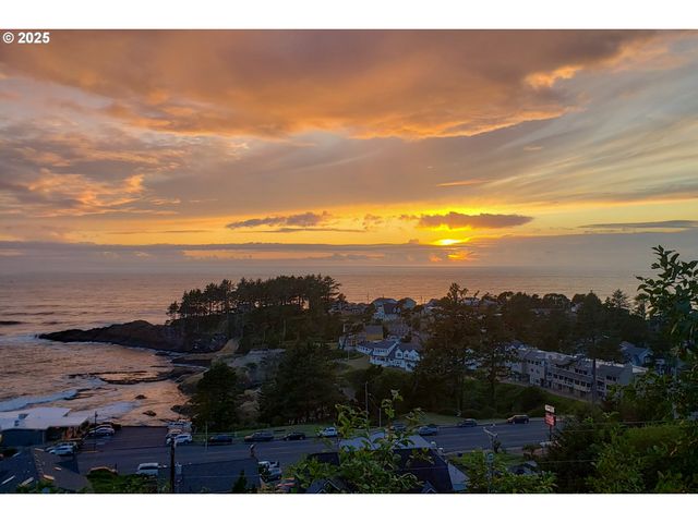 315 Ne VISTA TERRACE Ave, Depoe Bay, OR 97341
