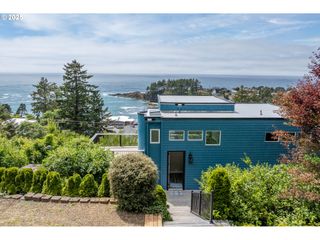 315 Ne VISTA TERRACE Ave, Depoe Bay, OR 97341