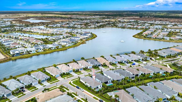 10038 Regency Way, Palm Beach Gardens, FL 33412