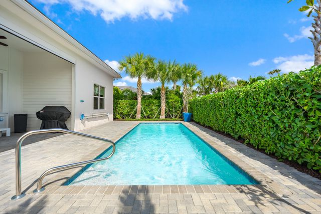 10038 Regency Way, Palm Beach Gardens, FL 33412