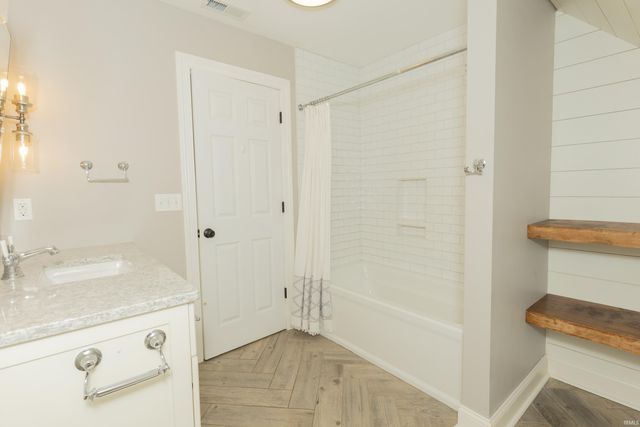300 Beringer Drive, Evansville, IN 47711