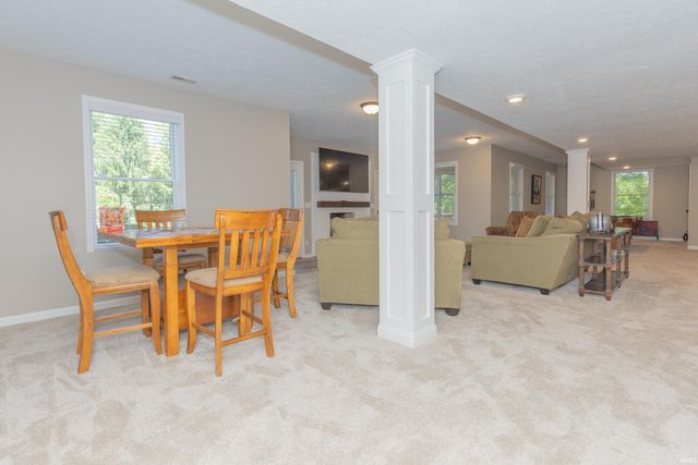 300 Beringer Drive, Evansville, IN 47711