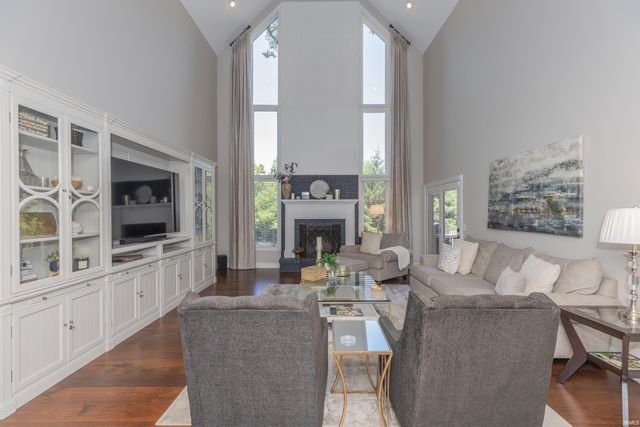 300 Beringer Drive, Evansville, IN 47711