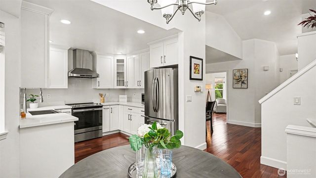 4002 NE 7th Court, Renton, WA 98056
