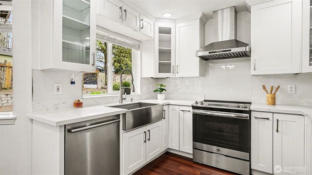 4002 NE 7th Court, Renton, WA 98056
