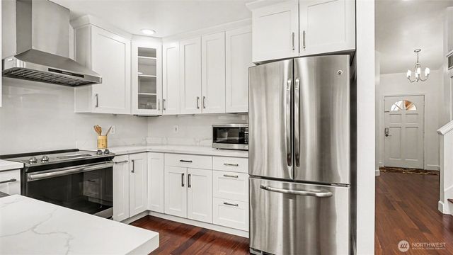 4002 NE 7th Court, Renton, WA 98056