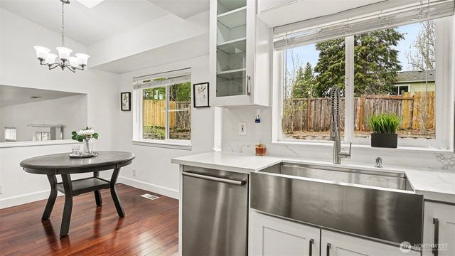 4002 NE 7th Court, Renton, WA 98056