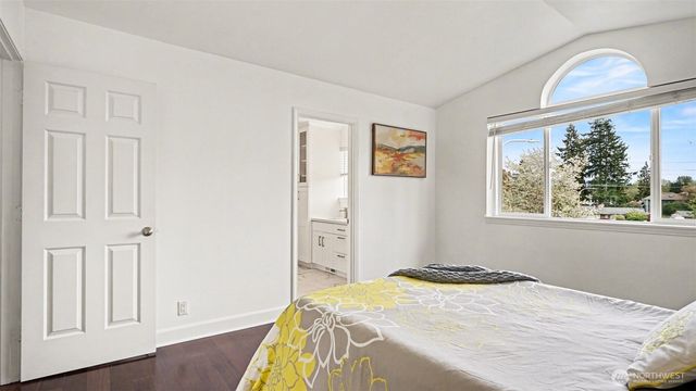 4002 NE 7th Court, Renton, WA 98056
