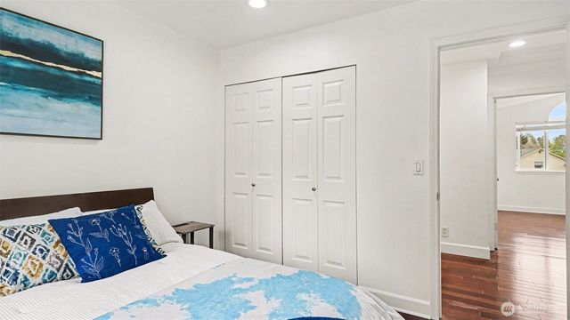 4002 NE 7th Court, Renton, WA 98056