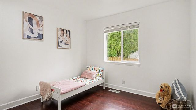 4002 NE 7th Court, Renton, WA 98056