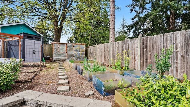 4002 NE 7th Court, Renton, WA 98056