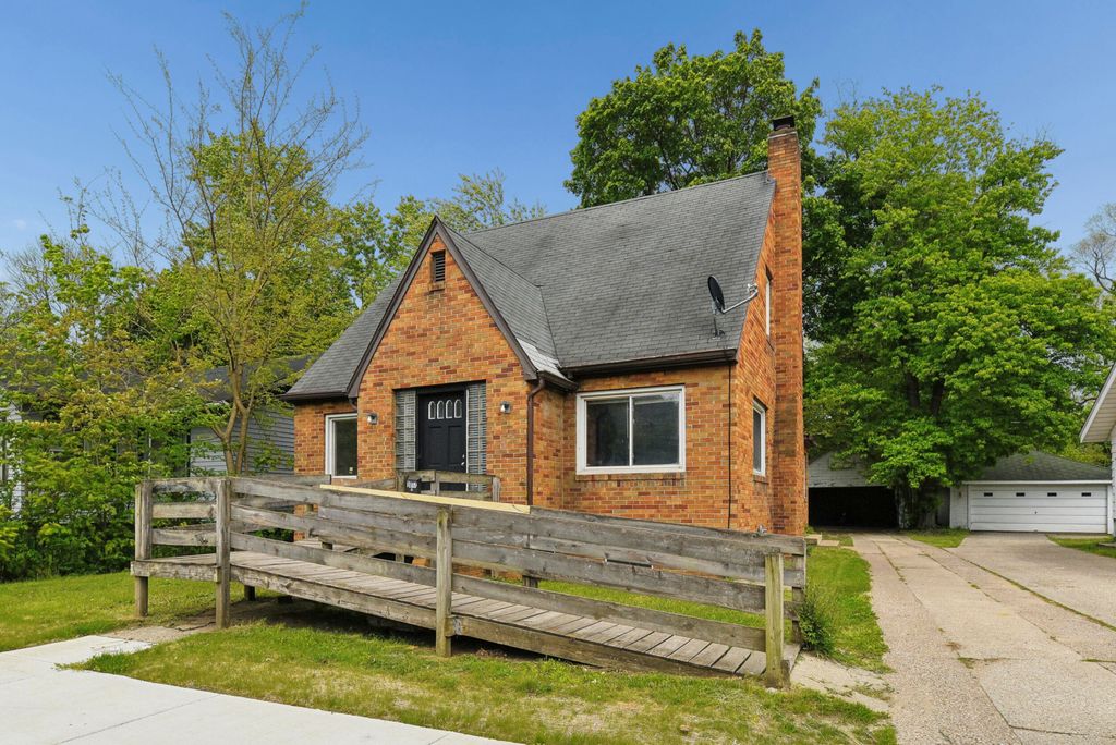 1017 Mcallister Avenue, Benton Harbor, MI 49022
