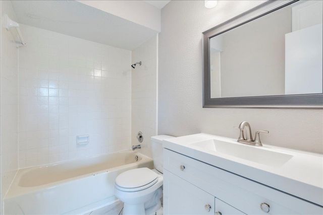 3 Cypress Fairway VLG, Wimberley, TX 78676