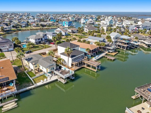 16623 Jamaica Cove Road, Jamaica Beach, TX 77554