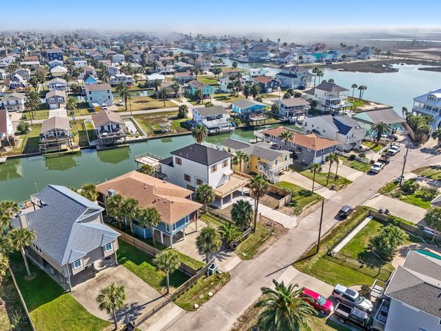 16623 Jamaica Cove Road, Jamaica Beach, TX 77554