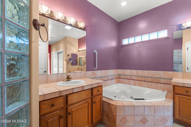 1023 W Placita Inocente, Green Valley, AZ 85614