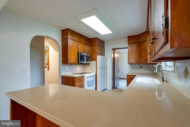 1954 LAUDERMILCH RD, Palmyra, PA 17078