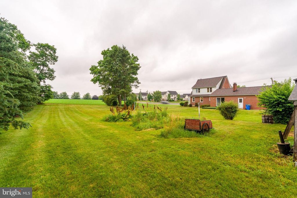 1954 LAUDERMILCH RD, Palmyra, PA 17078