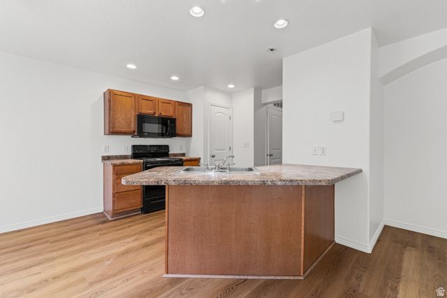 1282 N LILY PAD DR, Spanish Fork, UT 84660