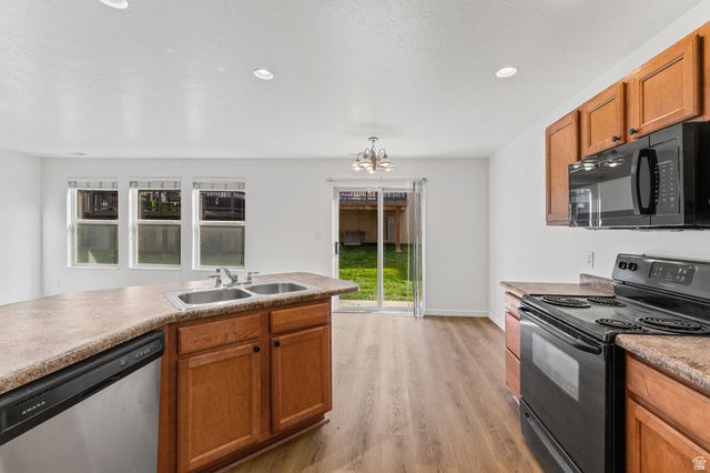 1282 N LILY PAD DR, Spanish Fork, UT 84660