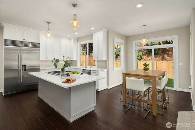 27534 SE 28th Place, Sammamish, WA 98075