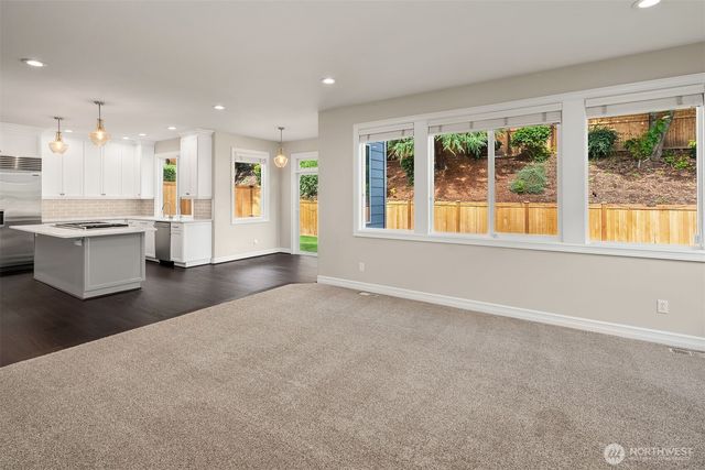 27534 SE 28th Place, Sammamish, WA 98075