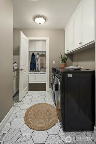27534 SE 28th Place, Sammamish, WA 98075